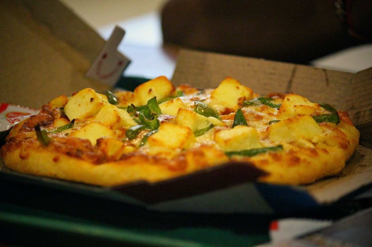 Pizza con patate e peperoni